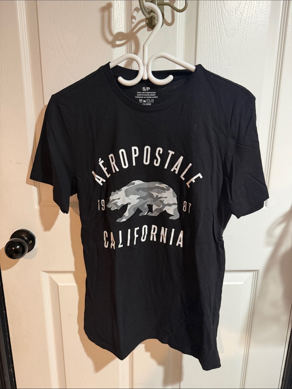 Aeropostale Black Graphic 'California' Tee with Gray Camo Bear